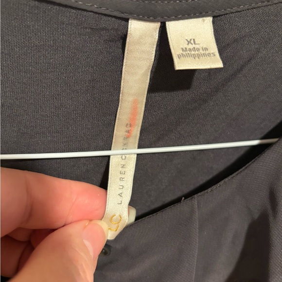 🌸BUY 3 for $15🌸
Lauren Conrad sparkly grey tank, size XL - Picture 3 of 5